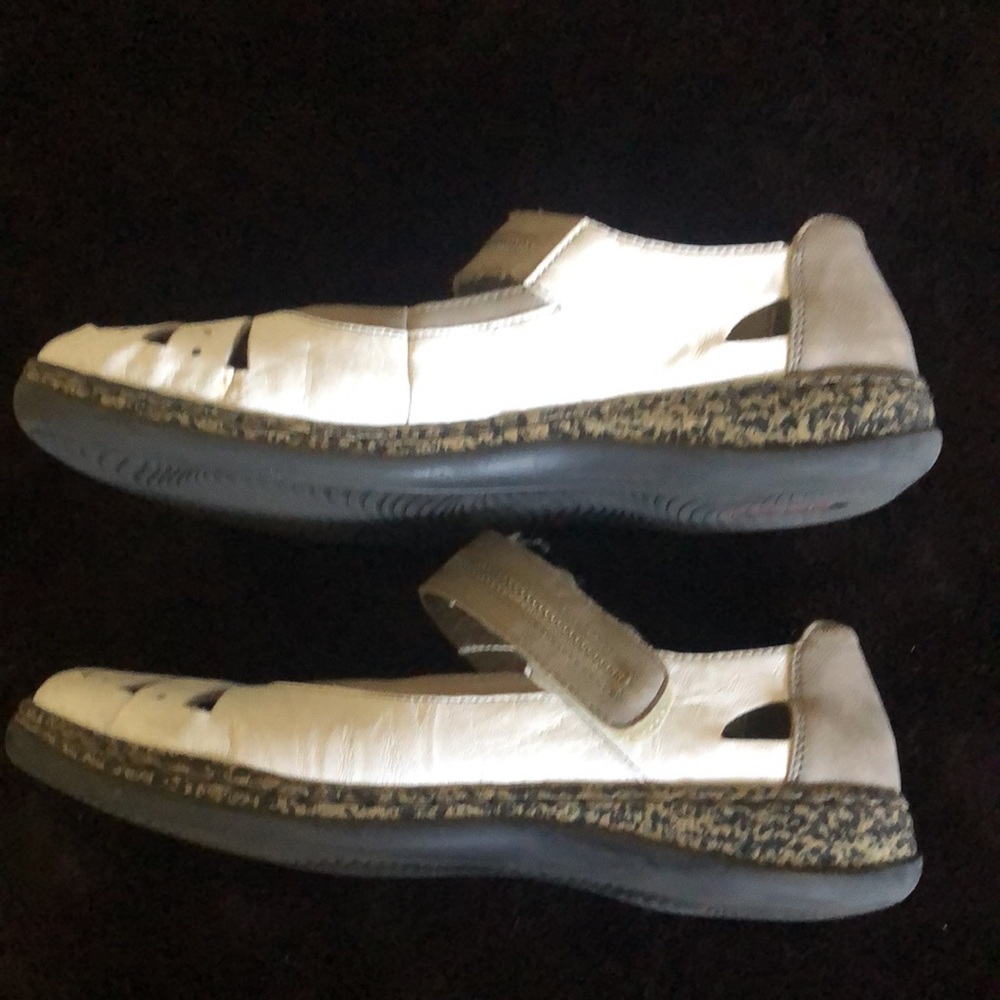 Shoes - Picture 8 of 9